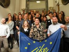 Účastníci Multilaterálneho workshopu v Budapešti - spoločná fotografia