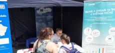 Info point with kids