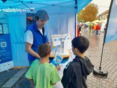 Kids at the info point