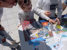 Kids at the info point