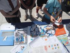 Kids at the info point