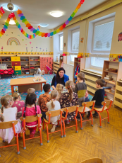 Lecturer with the kids