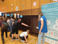 Kids at the info point
